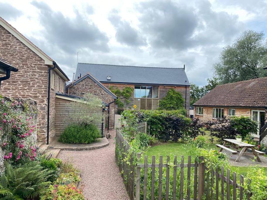 Cosy Cottage On Banks Of River Wye Foy Exterior photo