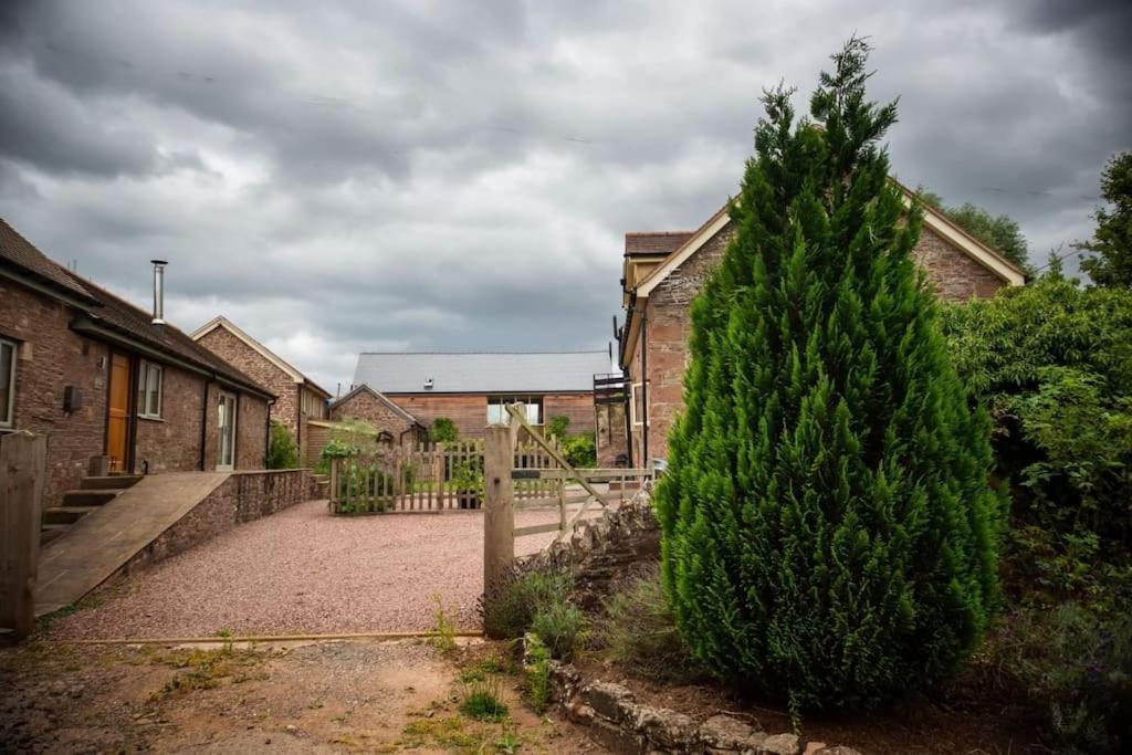 Cosy Cottage On Banks Of River Wye Foy Exterior photo